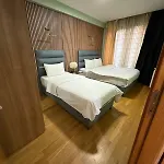 Bright 2br In Apartment *